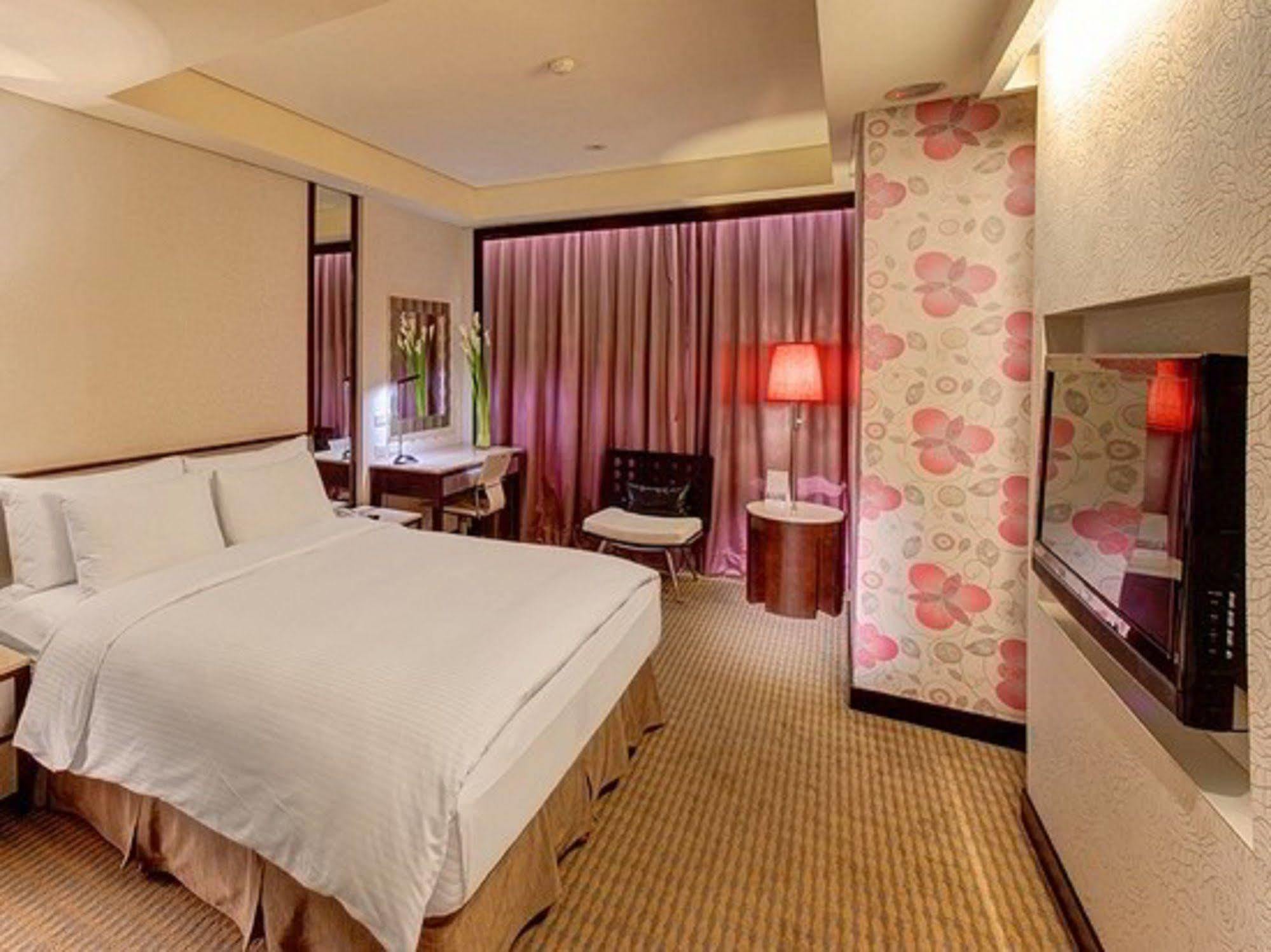 Hej Taipei Arena Hotel Esterno foto